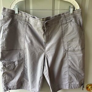 Bermuda shorts in light fabric